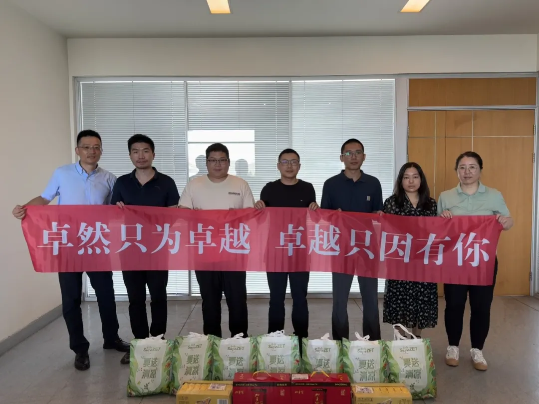 关怀一线 致敬匠心 | 尊龙凯时股份开展项目现场夏日“送清凉”慰问活动