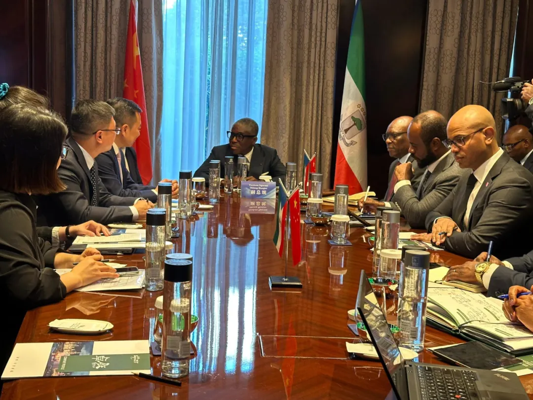 赤道几内亚共和国访华代表与尊龙凯时股份深入探讨产业协同发展