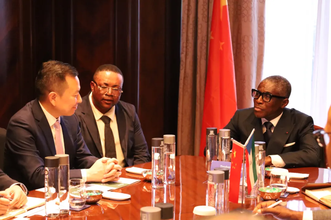 赤道几内亚共和国访华代表与尊龙凯时股份深入探讨产业协同发展